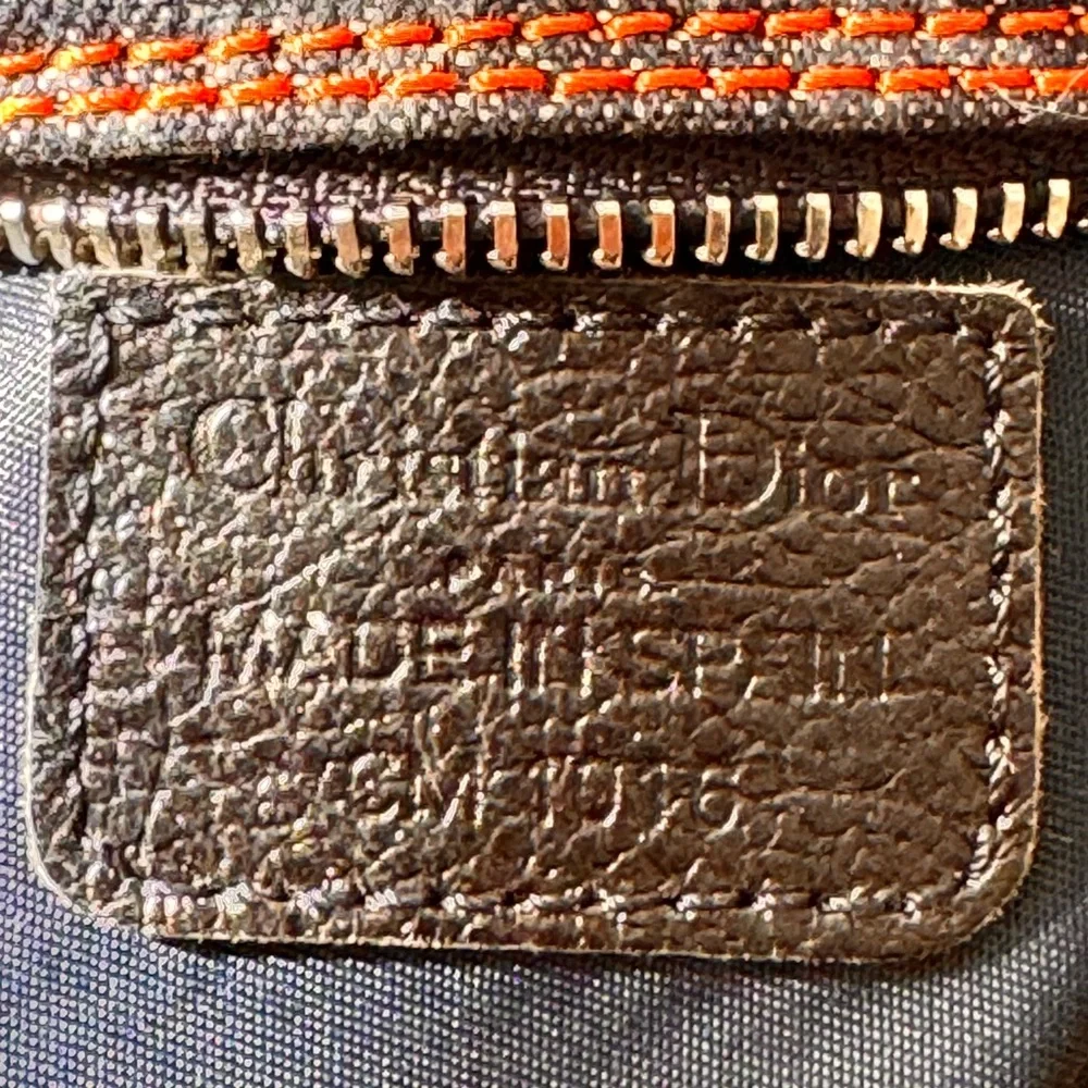 💯 CHRISTIAN DIOR
Blue Trotter Denim Flight Cosmetic Pouch - Picture 13 of 16